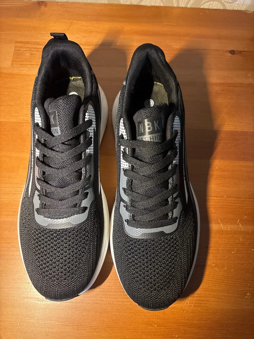 Herren Sneaker Schwarz Sportschuhe Laufschuhe Mesh leicht atmungsaktiv NBK NO.1