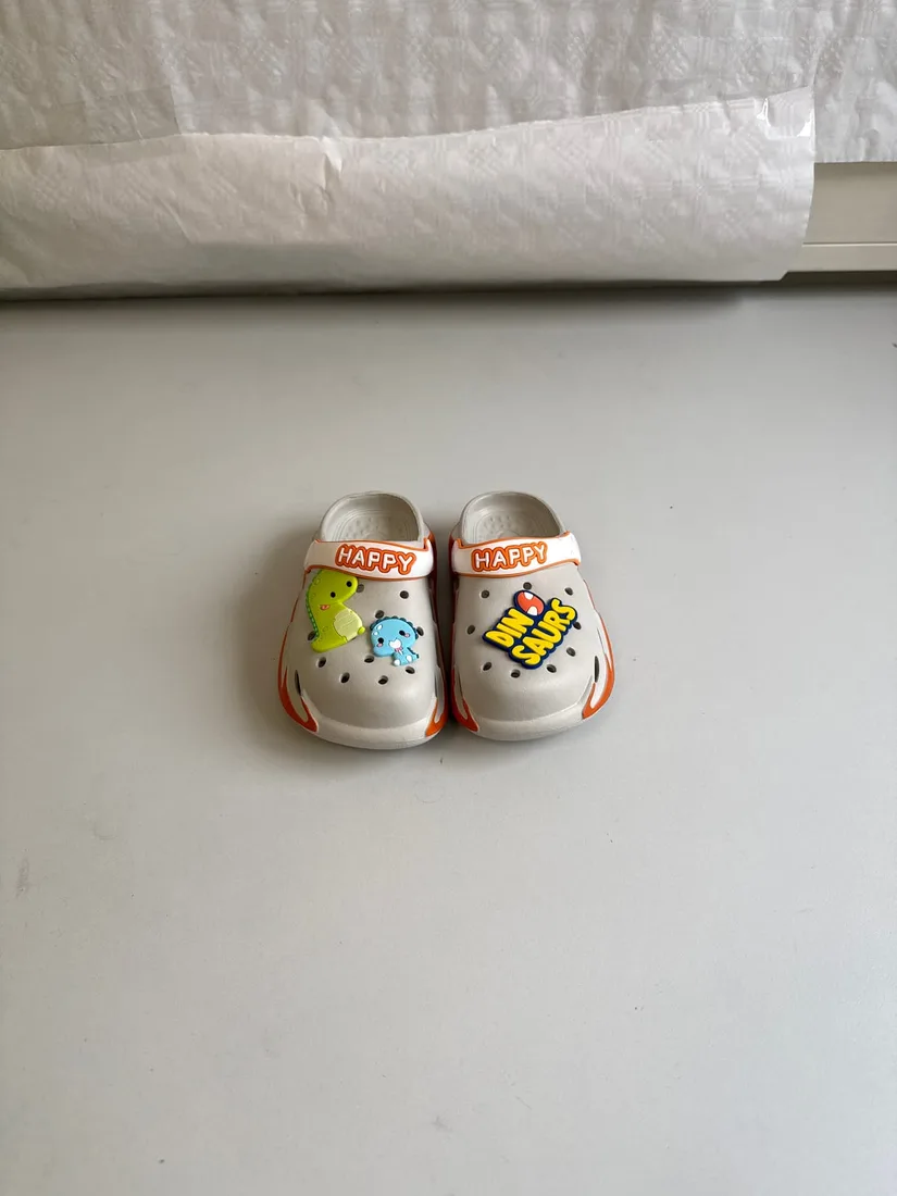 Kinder Clogs Dino Hausschuhe EVA Gr. 30-35 Mädchen Jungen Lila Hellblau Rosa