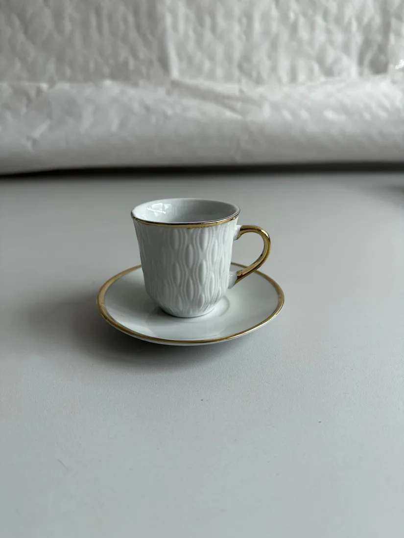 Kaffee- und Mokkatassen mit Unterteller aus Porzellan Weiß-Gold