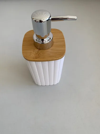 Mei Qi Seifenspender mit Holz