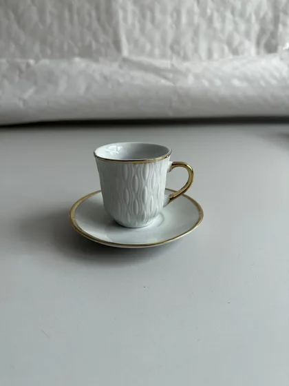 Kaffee- und Mokkatassen mit Unterteller aus Porzellan Weiß-Gold