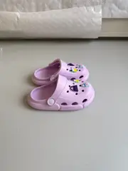 Foto 4 von Kinder Clogs Hausschuhe Badeschuhe EVA mit Charms Flieder Gartenschuhe