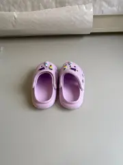 Foto 5 von Kinder Clogs Hausschuhe Badeschuhe EVA mit Charms Flieder Gartenschuhe