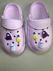 Foto 7 von Kinder Clogs Hausschuhe Badeschuhe EVA mit Charms Flieder Gartenschuhe