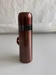 Foto 2 von Isolierflasche 500 ml Xani Edelstahl 7 x 7x23.5 cm für heiße und kalte Getränke