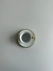 Foto 2 von Kaffee- und Mokkatassen mit Unterteller aus Porzellan Weiß-Gold
